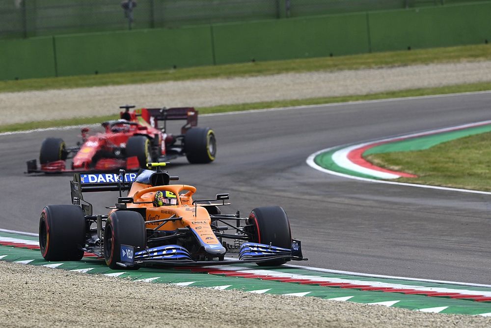 Lando Norris, McLaren MCL35M, Charles Leclerc, Ferrari SF21