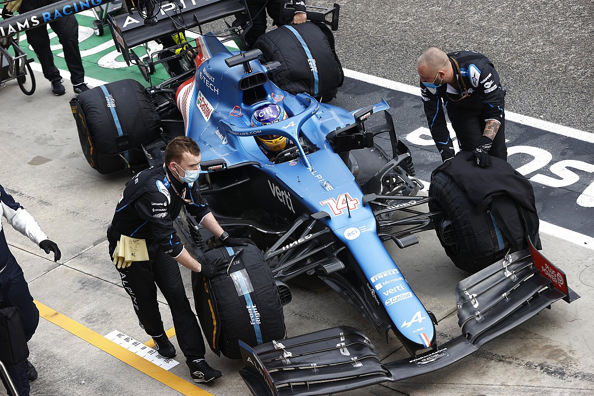 Alonso, 10º en Imola: "Fue una carrera que valió por dos"