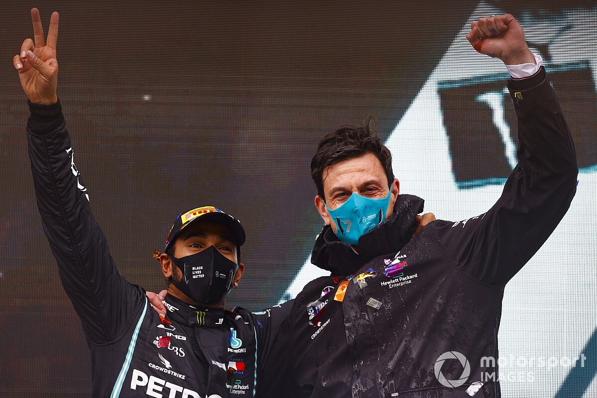 F1: Mercedes não vai flertar com outros pilotos em meio a indefinição sobre Hamilton