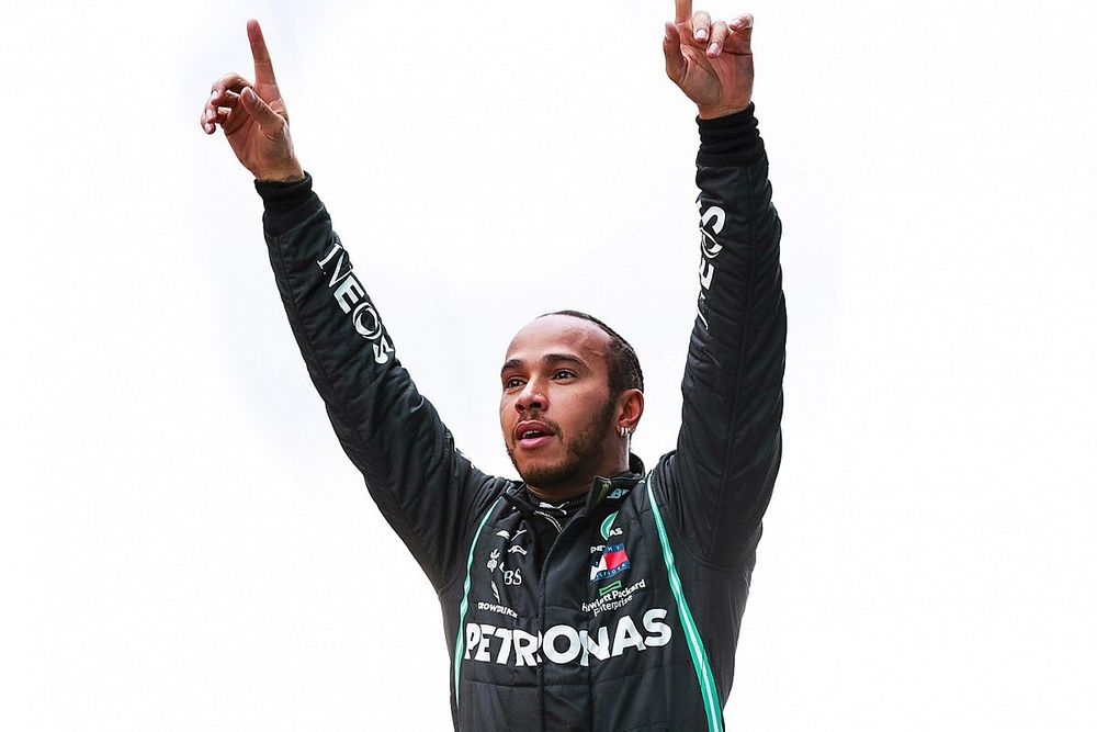Hamilton boekt briljante zege en stelt zevende wereldtitel veilig