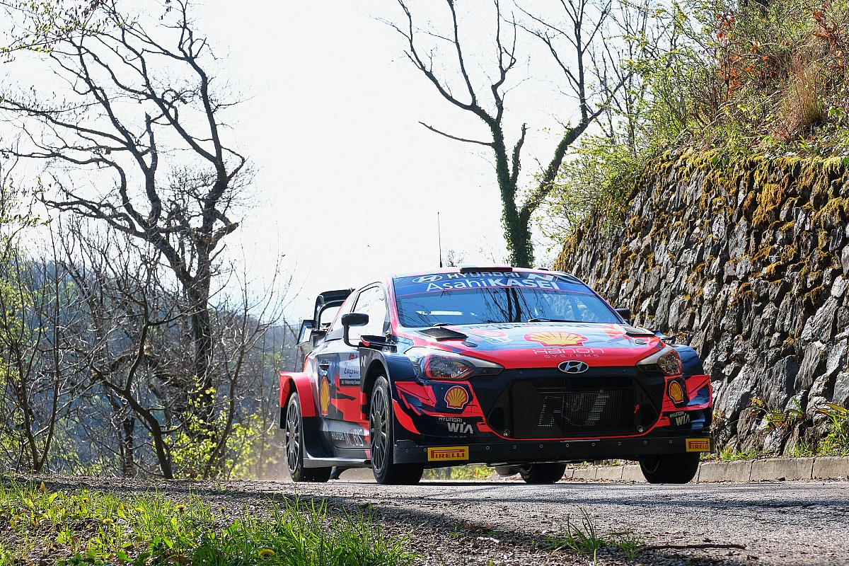 Otwarcie dla Neuville’a, wypadek Rovanpery