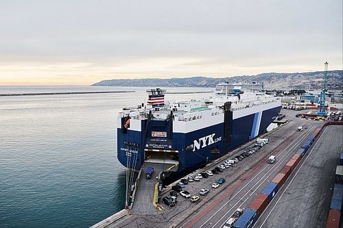 Garnet Leader płynie do Dżuddy