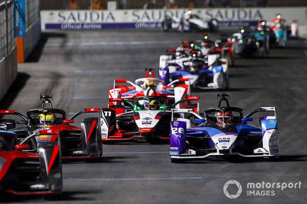 Sebastien Buemi, Nissan e.Dams, Nissan IMO2, devance Oliver Rowland, Nissan e.Dams, Nissan IMO2, Maximilian Guenther, BMW I Andretti Motorsports, BMW iFE.21, Lucas Di Grassi, Audi Sport ABT Schaeffler, Audi e-tron FE07, Alexander Sims, Mahindra Racing, M7El