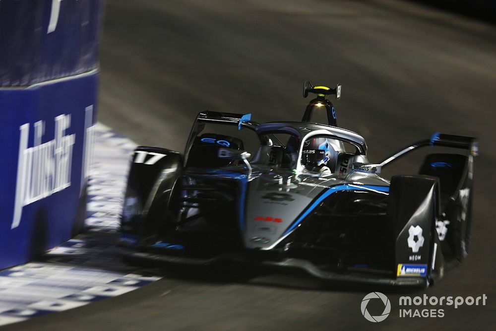 Nagyon sima Mercedes-pole-lal indult a Formula E új szezonja!