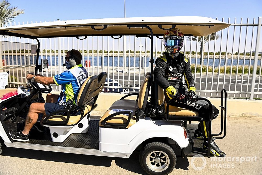 Daniel Ricciardo, Renault F1, gets a lift