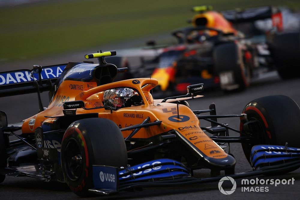 Lando Norris, McLaren MCL35, Alex Albon, Red Bull Racing RB16