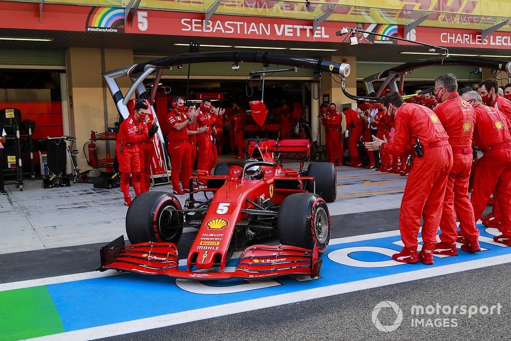 Sebastian Vettel, Ferrari SF1000, heads to the grid as his mechanics applaud