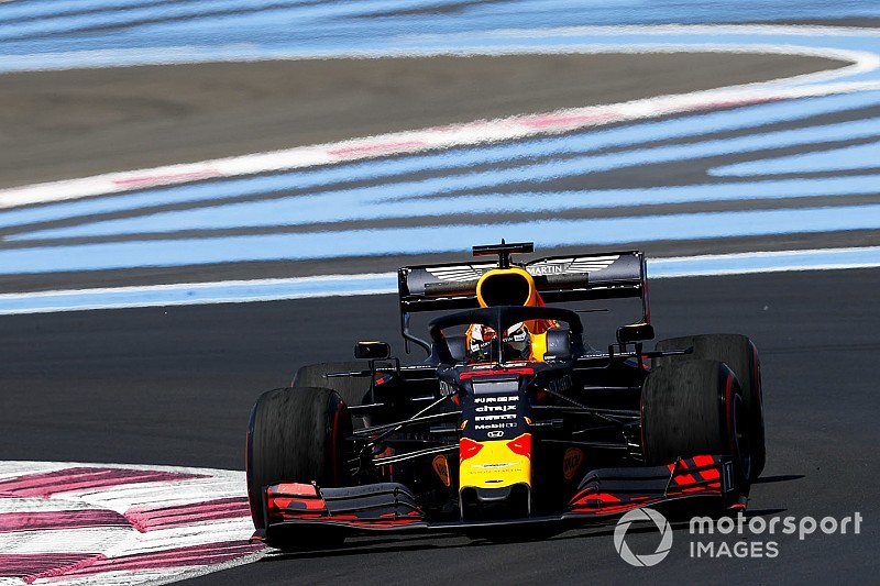 Hamilton naar stewards na hinderen Verstappen in tweede training