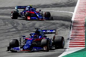 Toro Rosso объяснила заминку на пит-стопе Квята: механики думали, что к ним едет Элбон