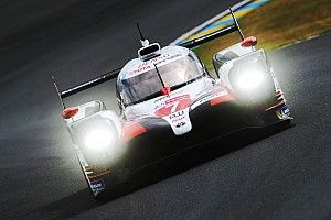 Toyota imperturbable, Maldonado se crashe