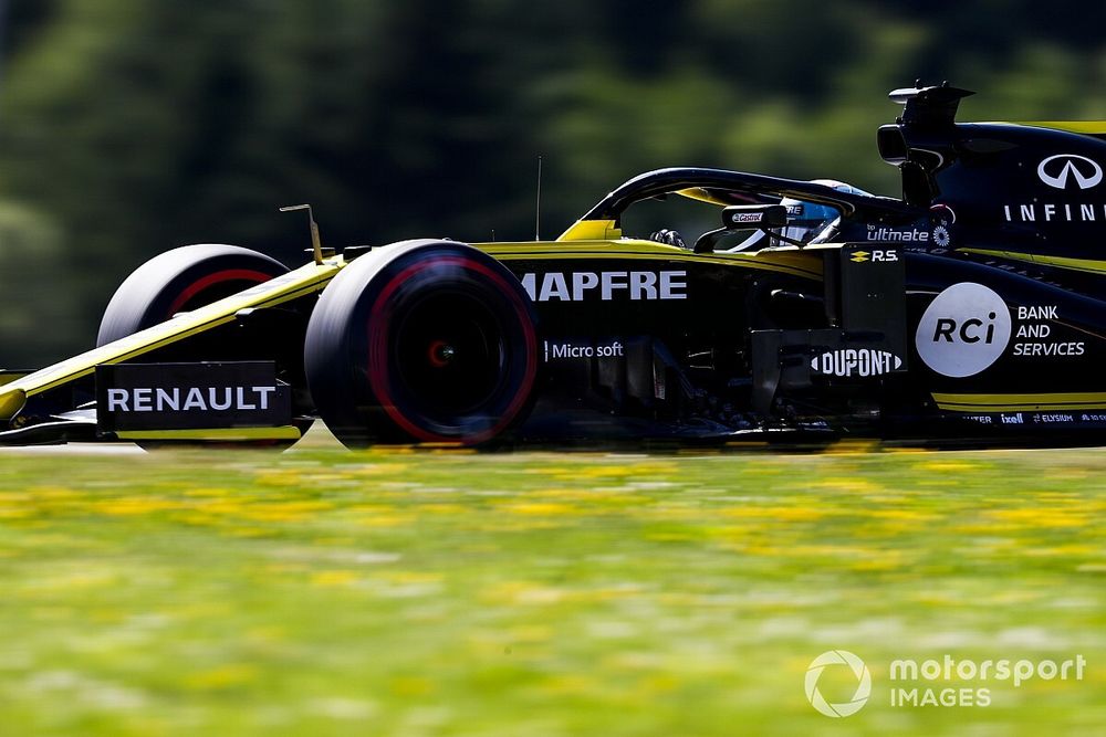 Ricciardo sospecha que hay algo malo en su auto