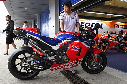 Márquez: "La moto del chasis de carbono es muy distinta"