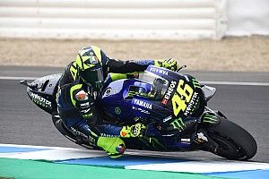 Rossi versenyezne Spában. De autóval!