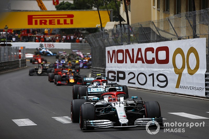 Hamilton czeka na poprawiony silnik