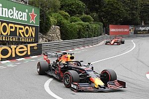 Лауда хотел поставлять Red Bull моторы Mercedes