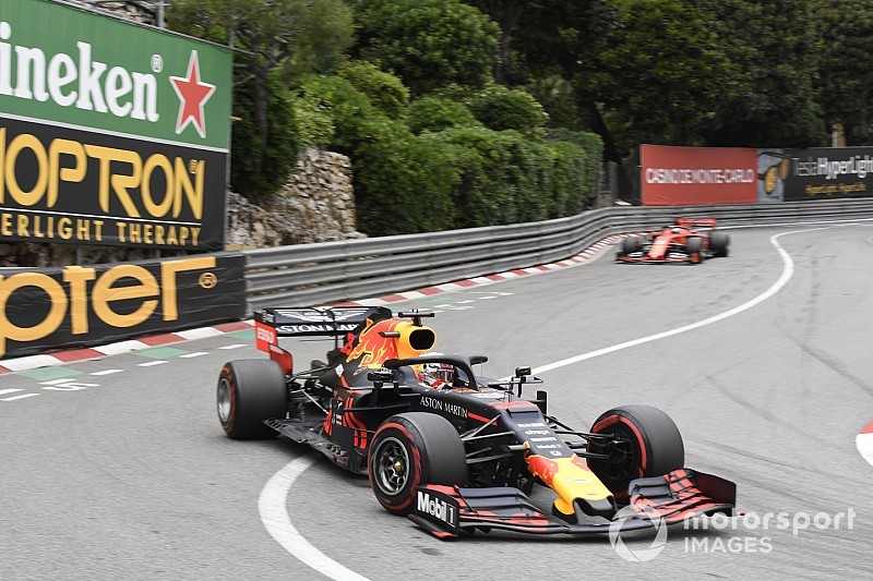 Лауда хотел поставлять Red Bull моторы Mercedes