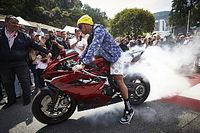 Hamilton se presentó en Mónaco con una moto de casi 70.000 euros