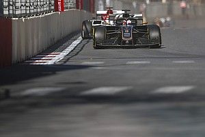 Un molesto Kimi, la autocrítica de Leclerc y más radios de Bakú