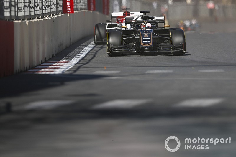 Un molesto Kimi, la autocrítica de Leclerc y más radios de Bakú