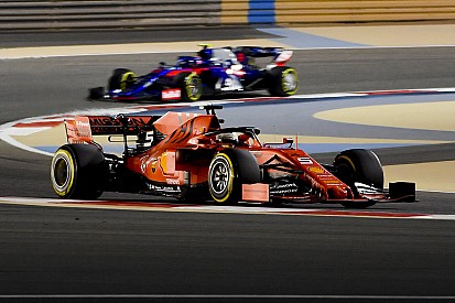 Vettel bovenaan op eerste dag in Bahrein, Red Bull achter Renault