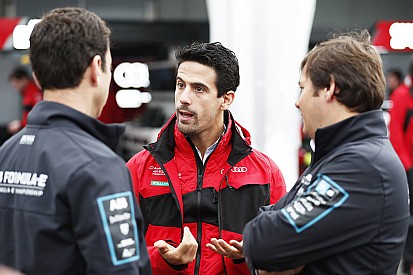 Sokba került Di Grassinak, hogy engedély nélkül hagyta el az autóját – ezenkívül is voltak büntetések a Formula E-ben…