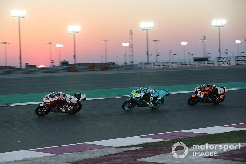 Moto3 in Katar: Kaito Toba gewinnt, Romano Fenati leistet sich Schnitzer
