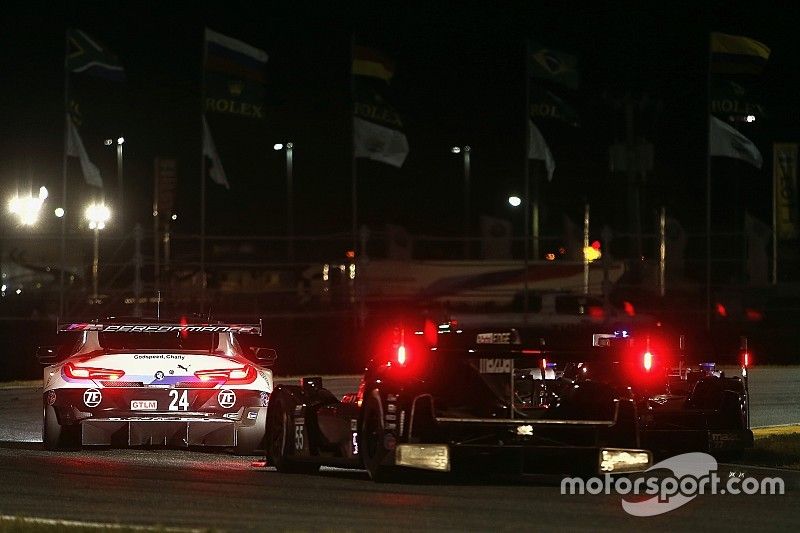 La fuerte lluvia en Daytona obliga a mostrar la bandera roja