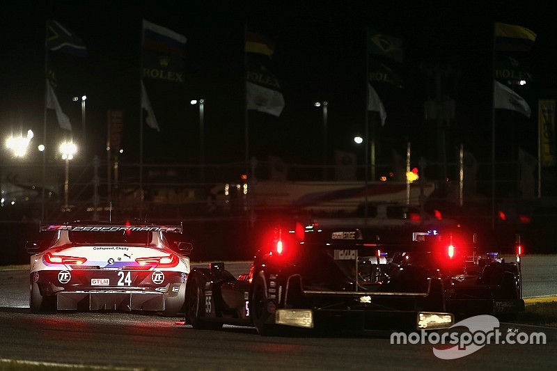 24 Ore di Daytona: troppa acqua in pista, sventola la bandiera rossa con Alonso leader