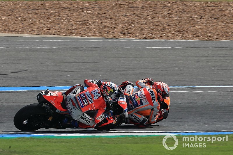 Vídeo: el adelantamiento al límite de la victoria de Márquez sobre Dovizioso