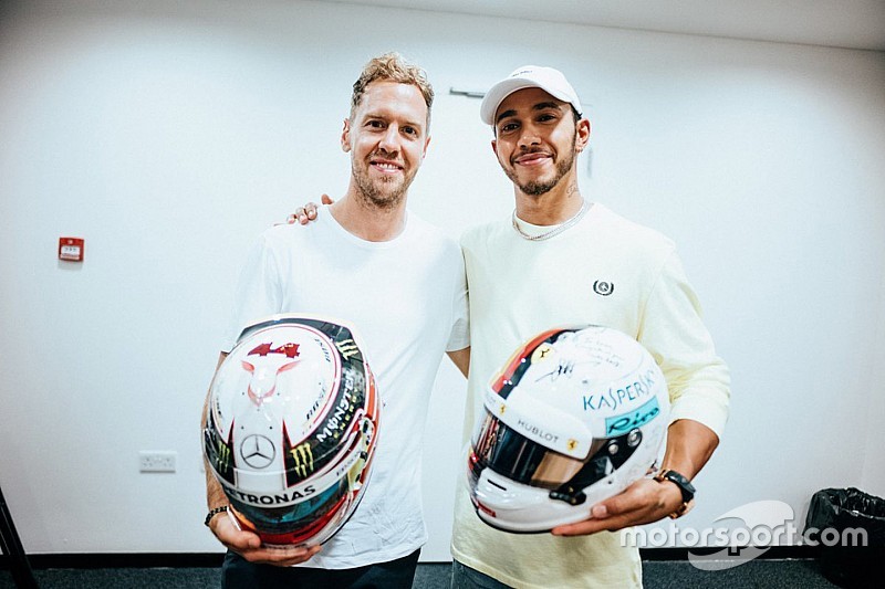 Sebastian Vettel und Lewis Hamilton: Helmtausch der Stars!