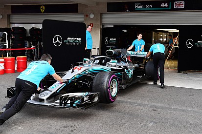 Hamilton elárulta, a Mercedes még nem oldotta meg teljesen a "rejtélyes" problémáit
