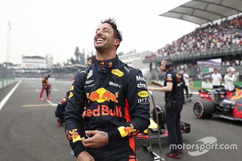 Ricciardo cresce no fim e marca a pole no México