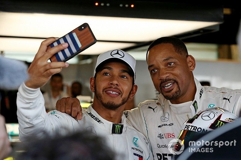 Lewis Hamilton, Mercedes AMG F1 selfie with Will Smith 