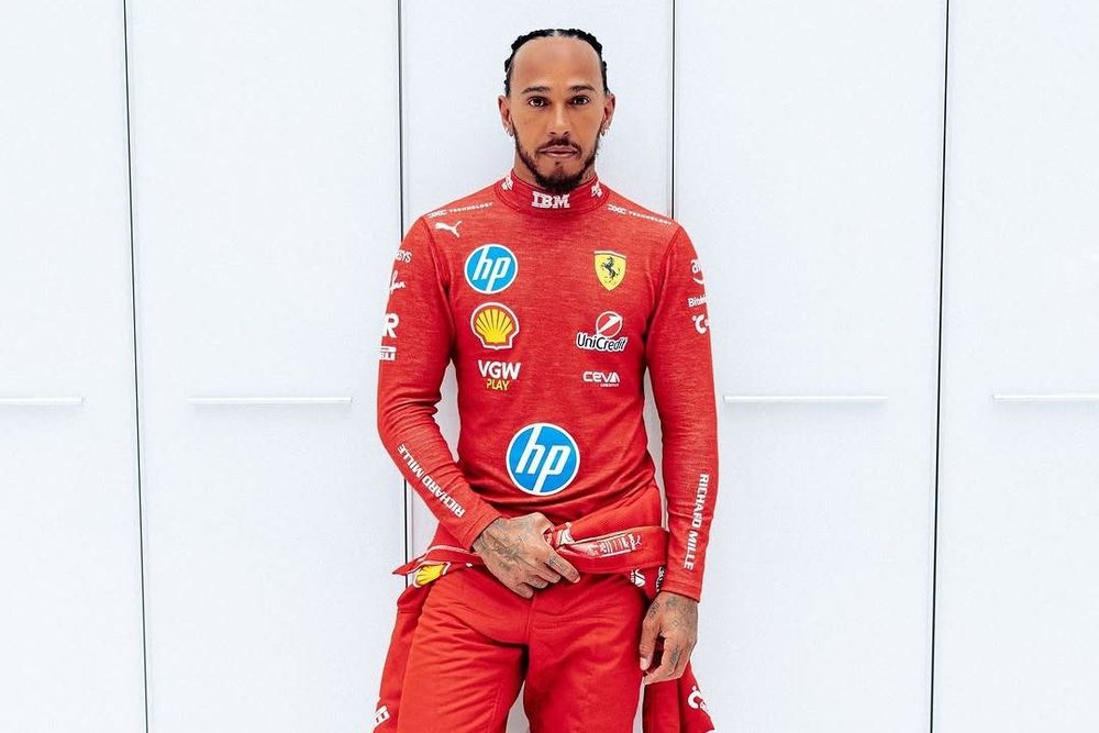 Hamilton vestido de Ferrari