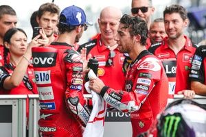 Ducati niega que haya &oacute;rdenes de equipo para ayudar a Bagnaia