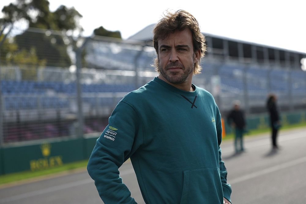 Fernando Alonso, Aston Martin F1 Team track walk