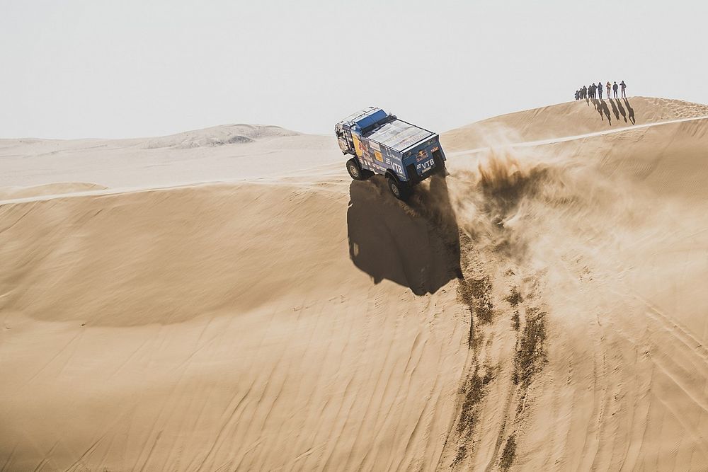 КАМАЗы выиграли этап «Дакара» в плотной борьбе с IVECO