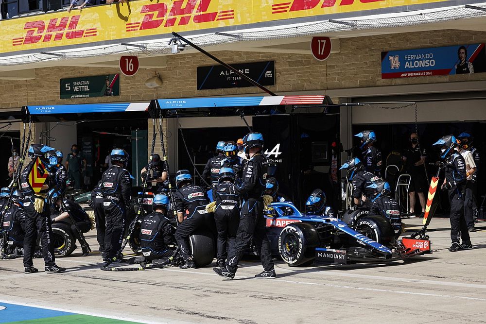 Fernando Alonso, Alpine A521, makes a stop