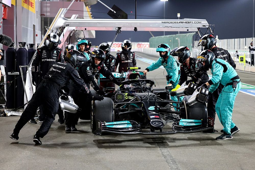 Valtteri Bottas, Mercedes W12, en boxes