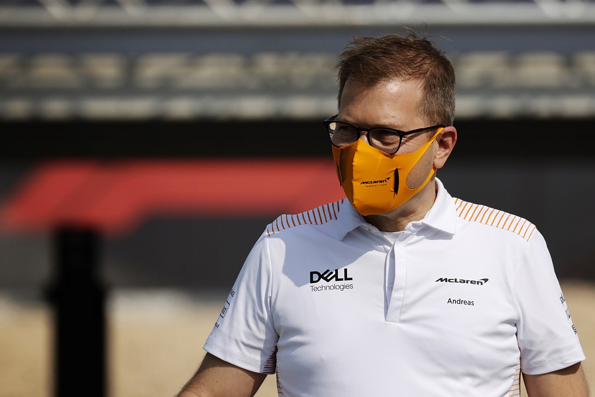 F1 title rivals' war of words too much, says Seidl