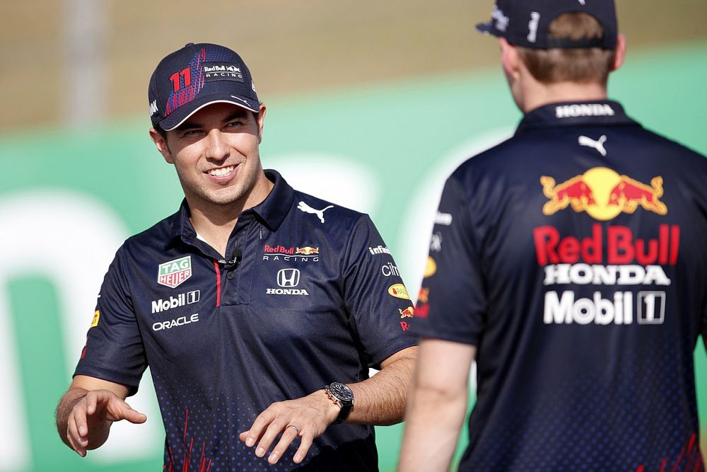 Perez az FP2-es 1. hely után: „Van még hova fejlődnünk, a Mercedes erősnek tűnik"
