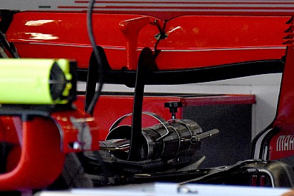 Különleges hátsó szárny a Ferrarinál Silverstone-ban