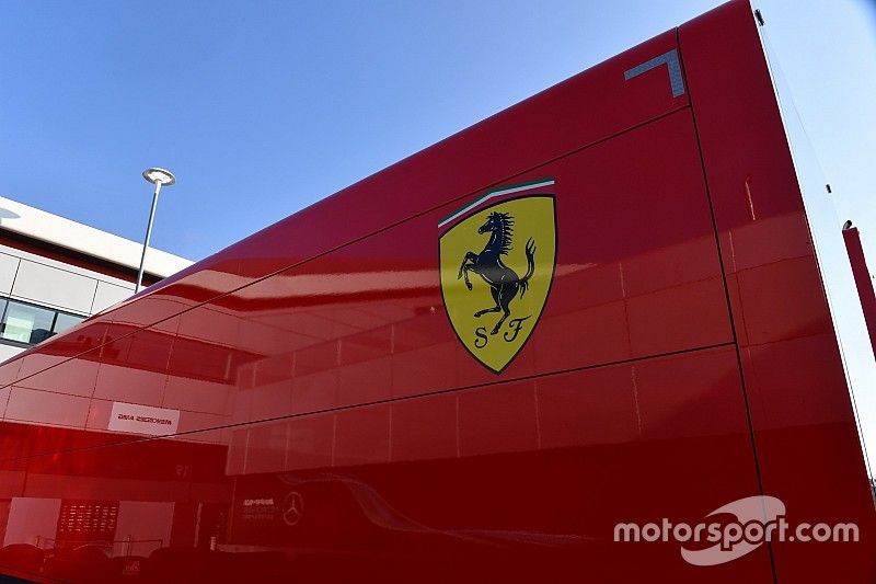 Refugiados usam caminhão da Ferrari para entrar na Inglaterra