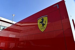 Refugiados usam caminhão da Ferrari para entrar na Inglaterra