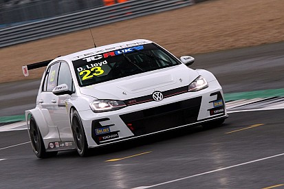 UK: Daniel Lloyd beffa Moffat e Fuller prendendosi la pole di Silverstone