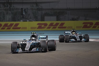Bottas se ve candidato al título en 2018 si rinde "siempre, como Hamilton"