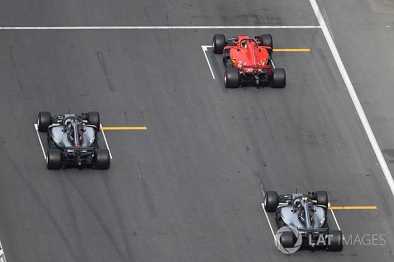 Hamilton: Ferrari'nin DRS tasarımı çok güçlü