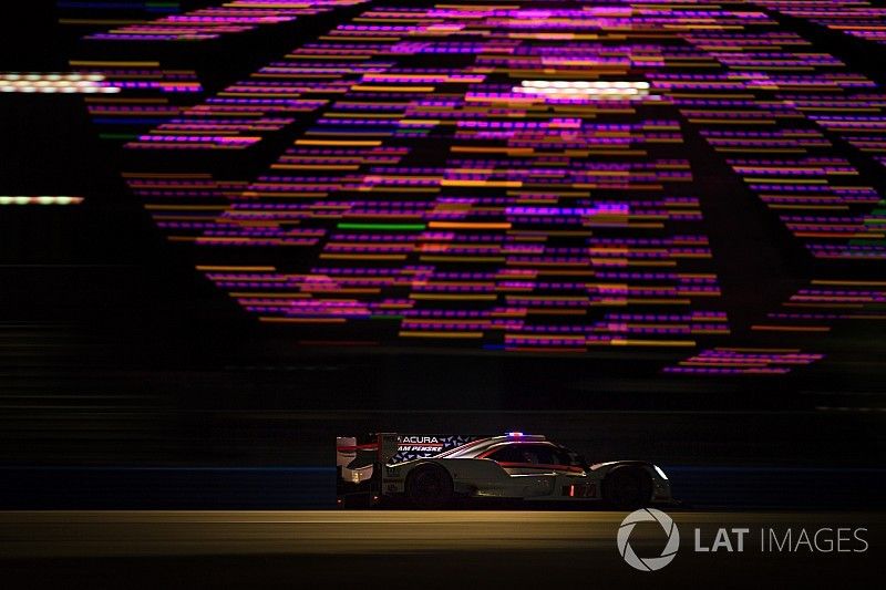 24h Daytona 2018 nach 10 Stunden: Penske jagt Action Express