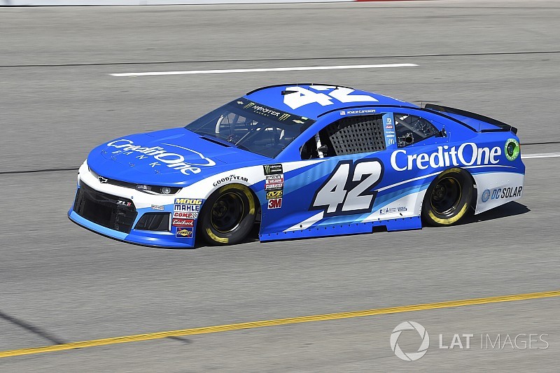Kyle Larson fue el más veloz en la práctica final en Richmond