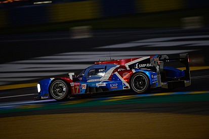 Isaakyan accidente la SMP #17 dans les virages Porsche